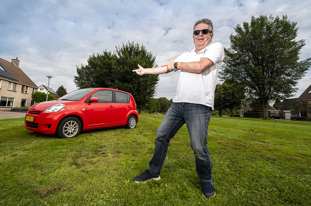 De veiligste chauffeur van Nederland rijd in een rode Daihatsu